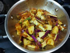 बैंगन की सब्जी की रेसिपी । Baingan ki Sabji: Spice up your taste buds with this delicious recipe