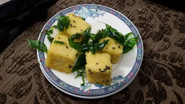 फ्लफी और स्वादिष्ट ढोकला घर पर कैसे बनाएं ।  Fluffy and Delicious Dhokla Kaise Banta Hai